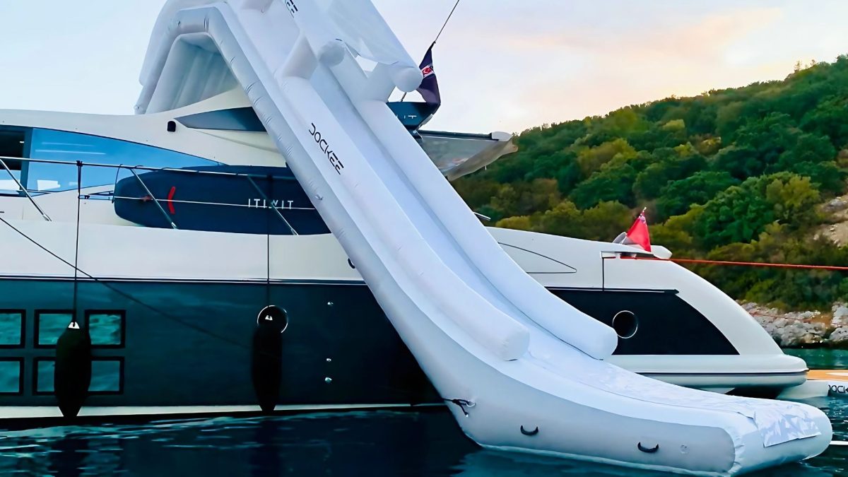 Dockee yacht slide
