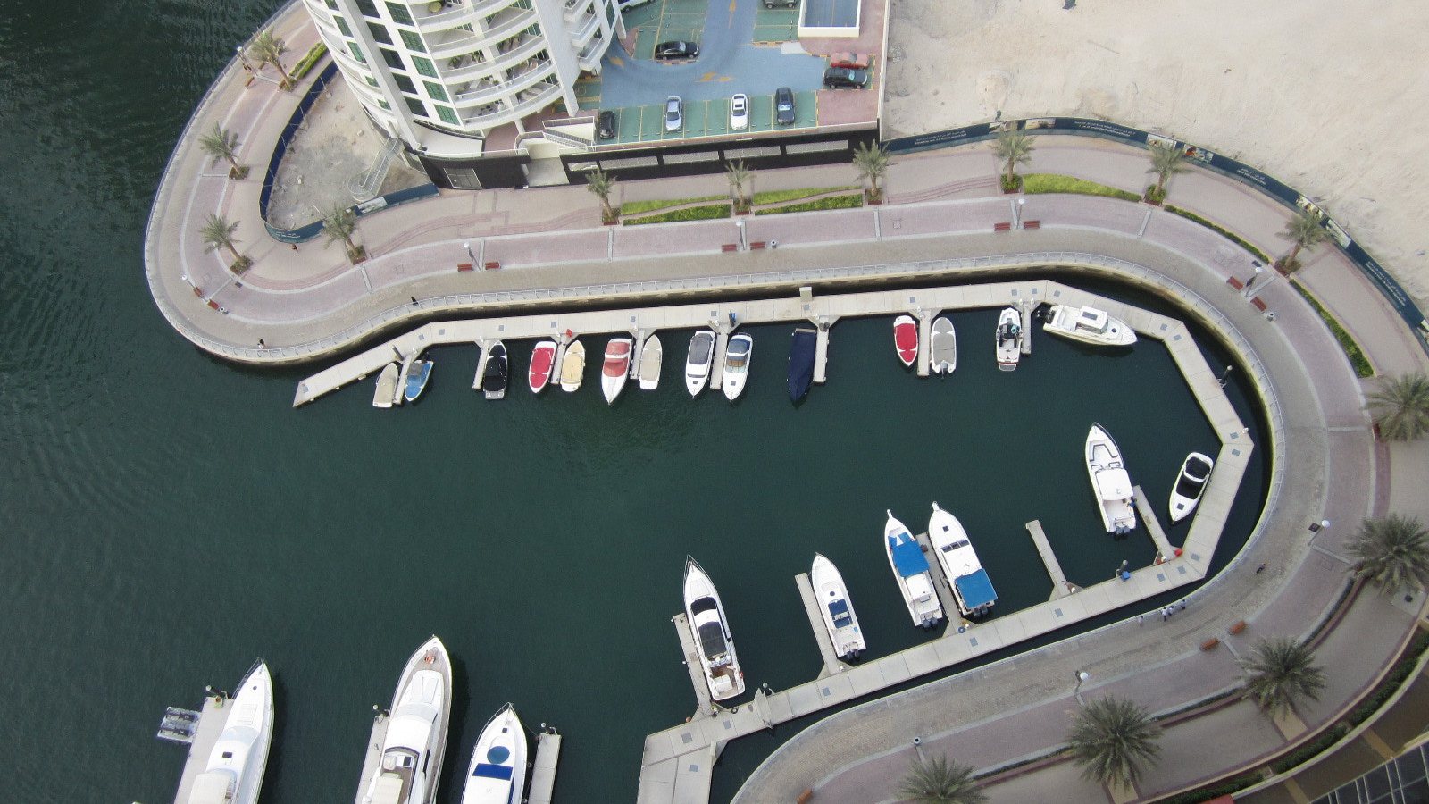 A Yacht Floating Terrace in Dubai for Autumn Evenings
