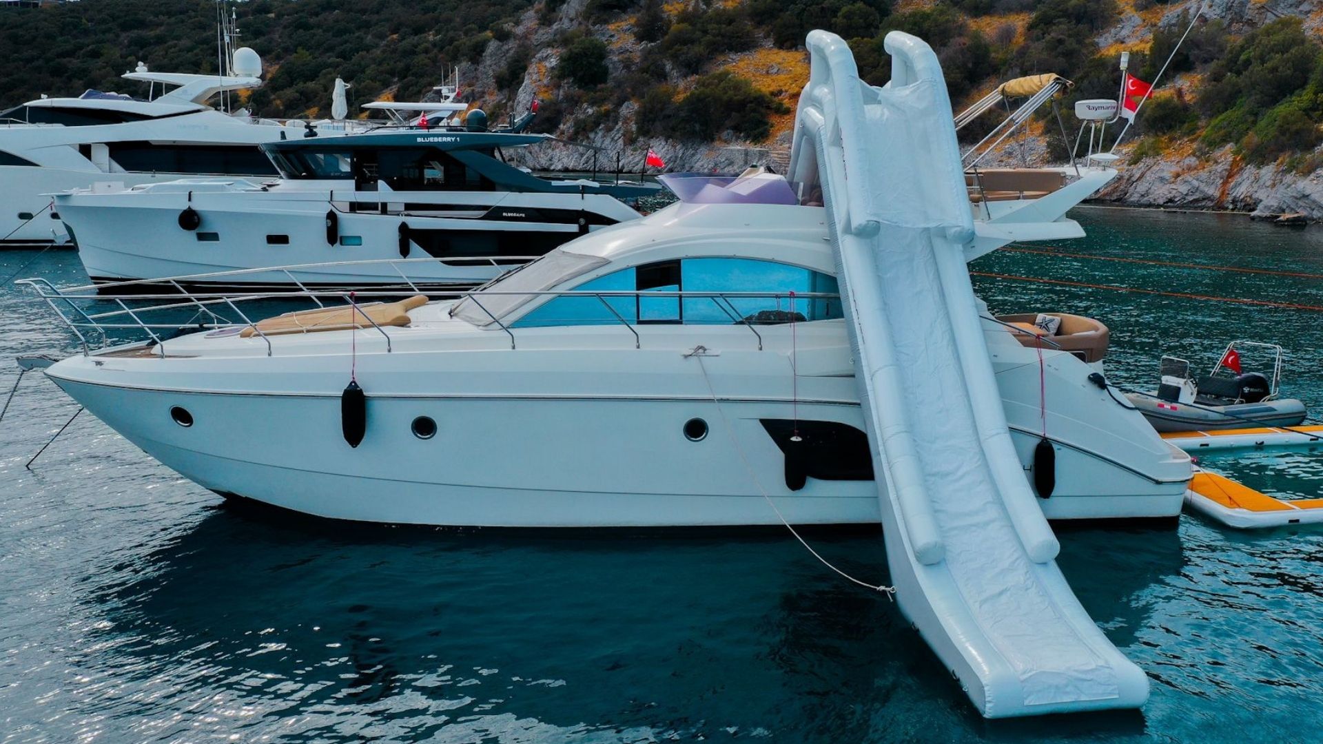 Yacht Slide thumbnail 1